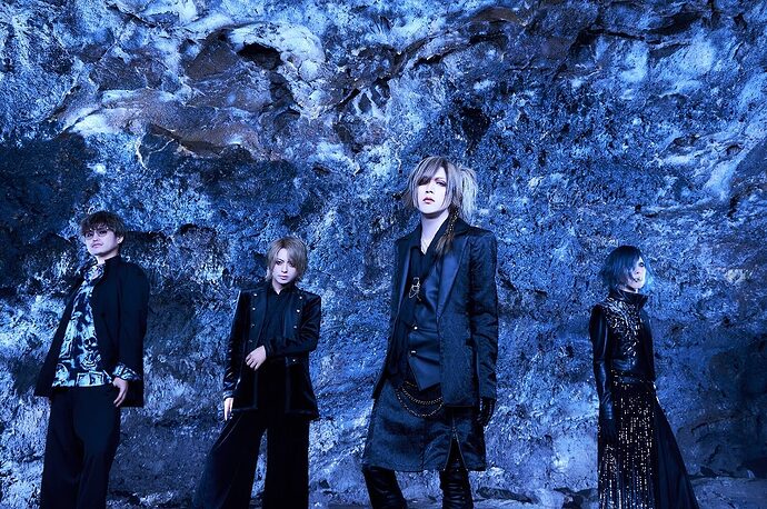 122700-diaura-group-photo