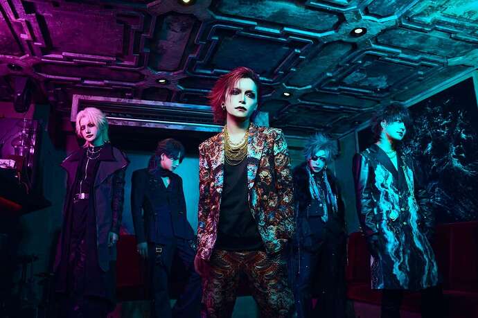 Five VK bandomen in a small room, from left to right Shiyu, Ryu, Ryo, S1TK, Ryohei.