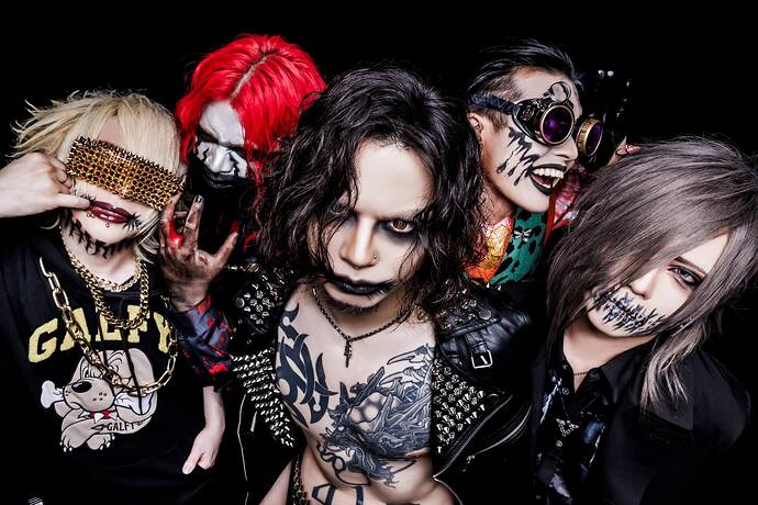 125235-deviloof-group-photo